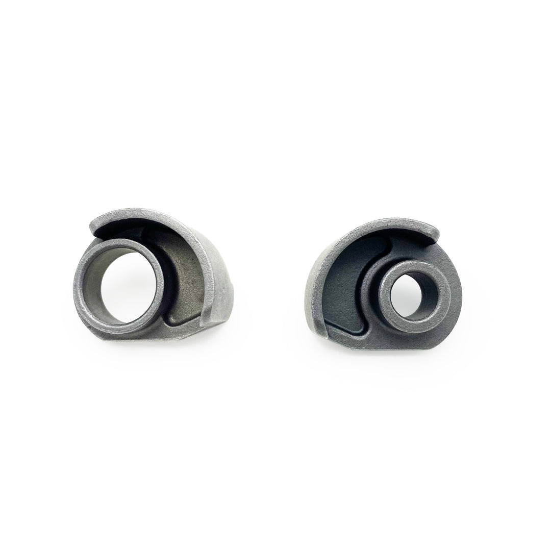 Hooded rear thru-axle dropout for Universal Derailleur Hanger