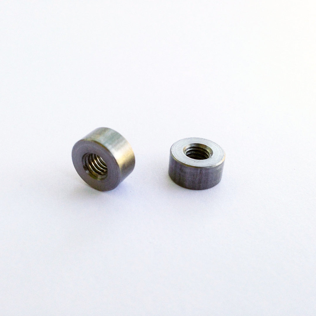 Eyelet bosses for M5 bolts